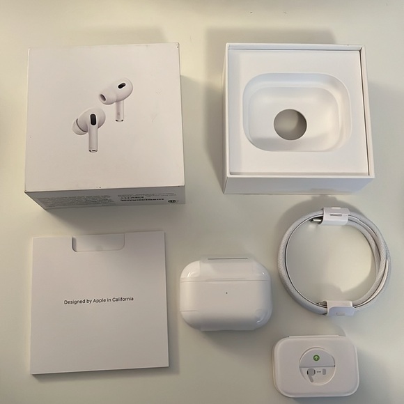 AirPods Pro (2nd Generation) with MagSafe Charging Case (USB - C) - Picture 3 of 11